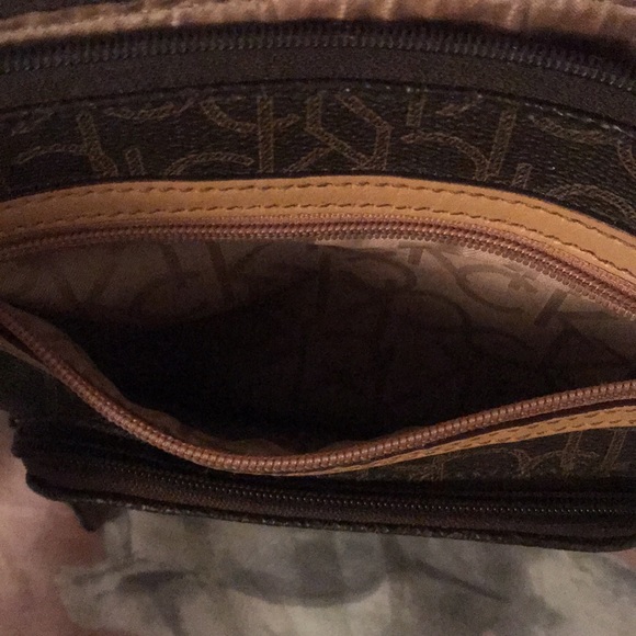 Calvin Klein Crossbody purse - Picture 3 of 4